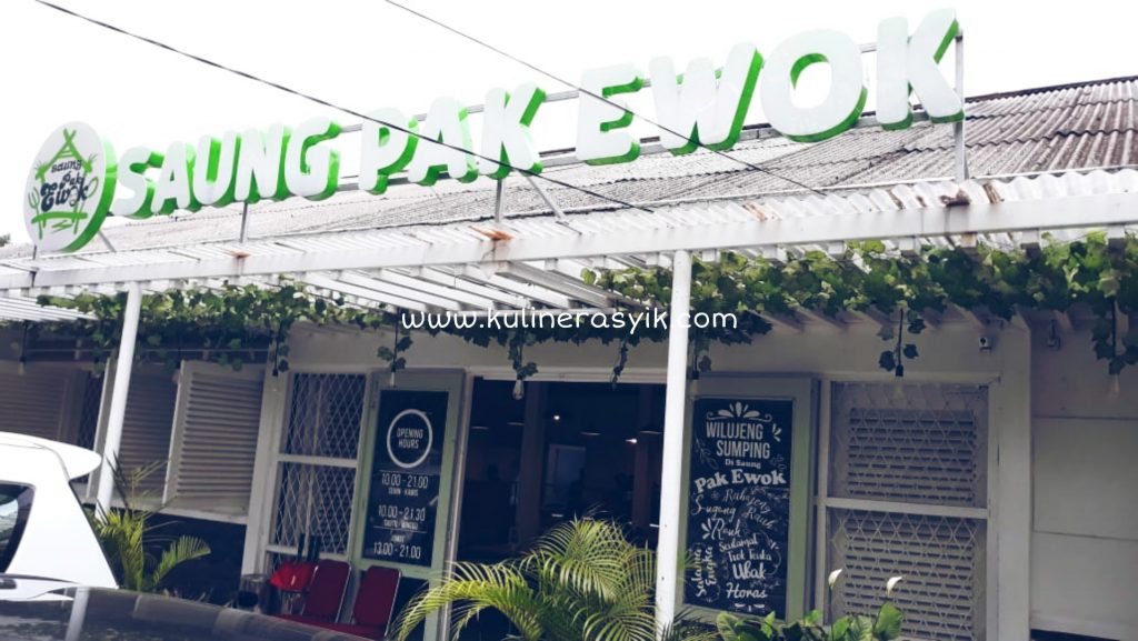 saung-pak-ewok-bogor